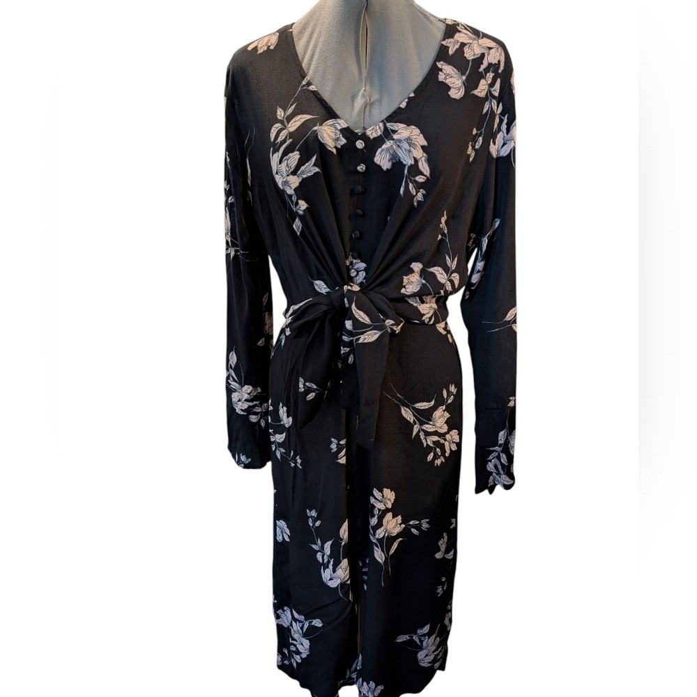 Dress Forum Women's Black and White Floral‎ Dress Size Large